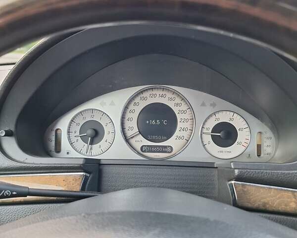 Черный Мерседес Е-Класс, объемом двигателя 3 л и пробегом 316 тыс. км за 7400 $, фото 13 на Automoto.ua