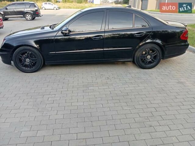 Черный Мерседес Е-Класс, объемом двигателя 2.15 л и пробегом 446 тыс. км за 8700 $, фото 1 на Automoto.ua