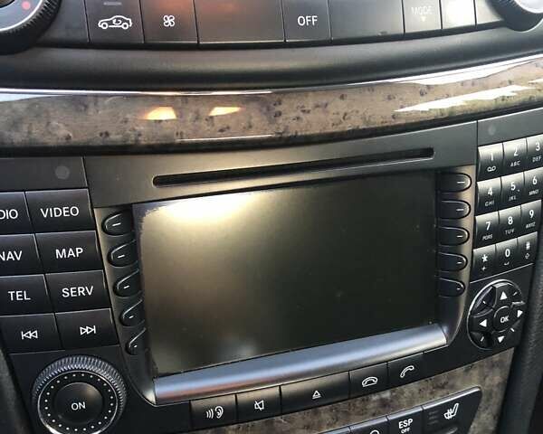 Черный Мерседес Е-Класс, объемом двигателя 1.8 л и пробегом 205 тыс. км за 9999 $, фото 22 на Automoto.ua