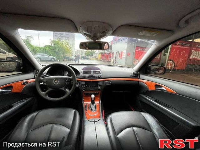 Черный Мерседес Е-Класс, объемом двигателя 1.8 л и пробегом 350 тыс. км за 4700 $, фото 1 на Automoto.ua