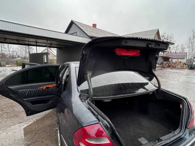 Чорний Мерседес Е-Клас, об'ємом двигуна 3 л та пробігом 435 тис. км за 3850 $, фото 4 на Automoto.ua