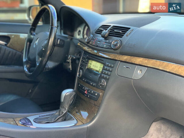 Мерседес Е-Класс 2006 в Ивано-Франковске на Automoto.ua Черный Мерседес Е-Класс, объемом двигателя 3 л и пробегом 326 тыс. км за 8200 $, фото 101 на Automoto.ua