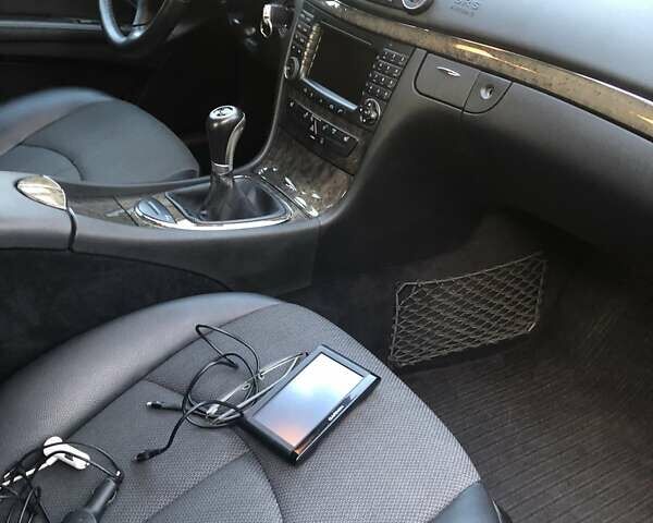 Черный Мерседес Е-Класс, объемом двигателя 1.8 л и пробегом 205 тыс. км за 9999 $, фото 36 на Automoto.ua