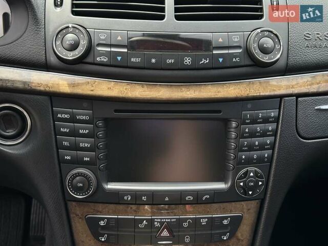 Черный Мерседес Е-Класс, объемом двигателя 3 л и пробегом 333 тыс. км за 10700 $, фото 28 на Automoto.ua