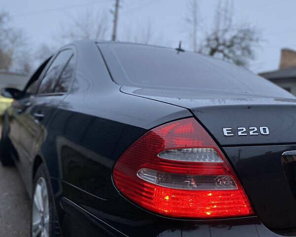 Черный Мерседес Е-Класс, объемом двигателя 2.1 л и пробегом 314 тыс. км за 8500 $, фото 3 на Automoto.ua