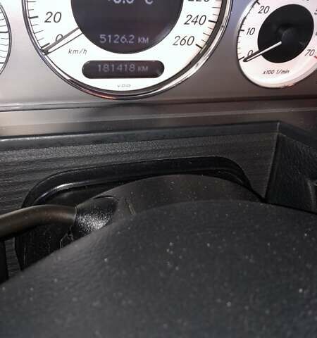 Черный Мерседес Е-Класс, объемом двигателя 1.8 л и пробегом 205 тыс. км за 9999 $, фото 48 на Automoto.ua