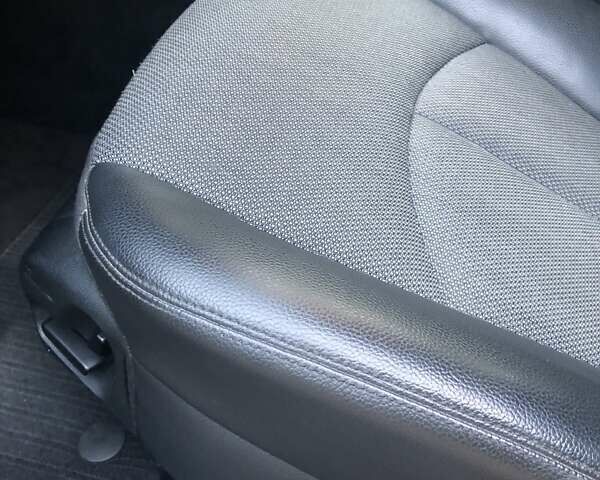 Черный Мерседес Е-Класс, объемом двигателя 1.8 л и пробегом 205 тыс. км за 9999 $, фото 25 на Automoto.ua