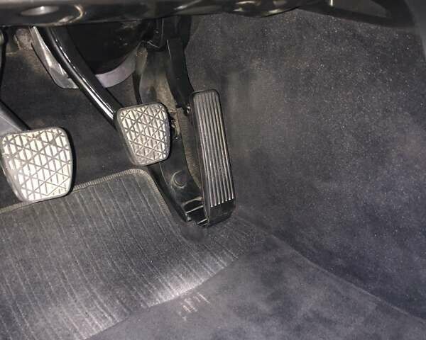 Черный Мерседес Е-Класс, объемом двигателя 1.8 л и пробегом 205 тыс. км за 9999 $, фото 27 на Automoto.ua