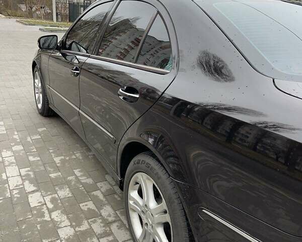 Черный Мерседес Е-Класс, объемом двигателя 3 л и пробегом 256 тыс. км за 9000 $, фото 1 на Automoto.ua