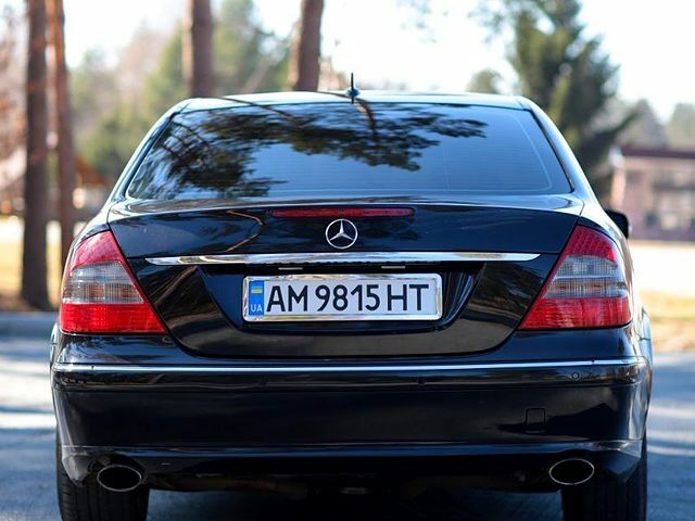 Чорний Мерседес Е-Клас, об'ємом двигуна 3 л та пробігом 293 тис. км за 9700 $, фото 3 на Automoto.ua