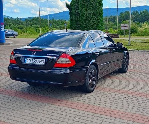 Черный Мерседес Е-Класс, объемом двигателя 1.8 л и пробегом 400 тыс. км за 6000 $, фото 19 на Automoto.ua