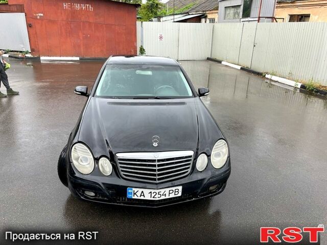 Черный Мерседес Е-Класс, объемом двигателя 1.8 л и пробегом 350 тыс. км за 4700 $, фото 3 на Automoto.ua