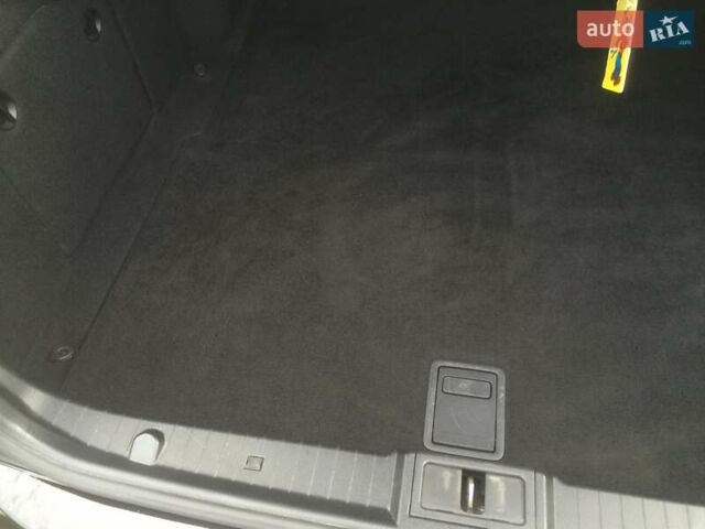 Черный Мерседес Е-Класс, объемом двигателя 1.8 л и пробегом 205 тыс. км за 9999 $, фото 9 на Automoto.ua
