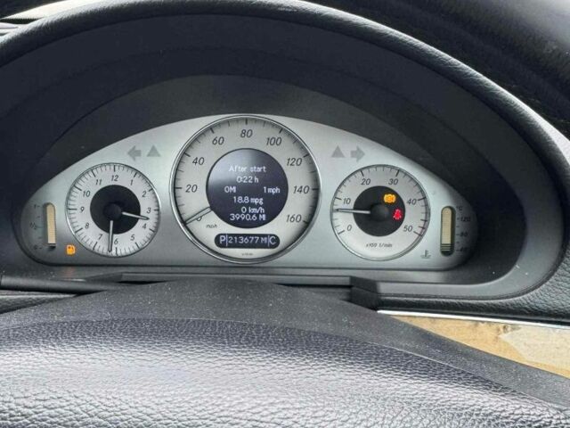 Черный Мерседес Е-Класс, объемом двигателя 3 л и пробегом 350 тыс. км за 3814 $, фото 4 на Automoto.ua