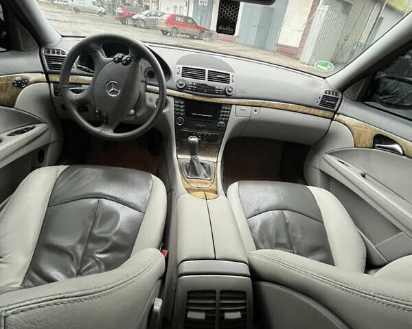 Чорний Мерседес Е-Клас, об'ємом двигуна 2.99 л та пробігом 250 тис. км за 7500 $, фото 23 на Automoto.ua