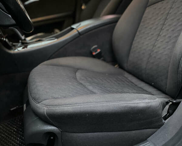 Черный Мерседес Е-Класс, объемом двигателя 2.1 л и пробегом 314 тыс. км за 8500 $, фото 11 на Automoto.ua