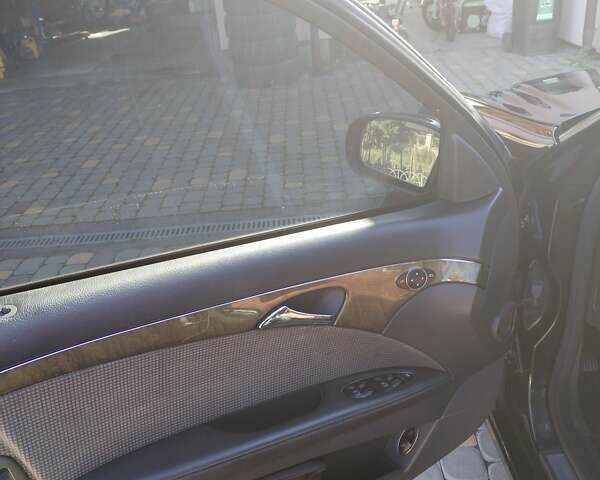 Чорний Мерседес Е-Клас, об'ємом двигуна 3 л та пробігом 277 тис. км за 8900 $, фото 5 на Automoto.ua