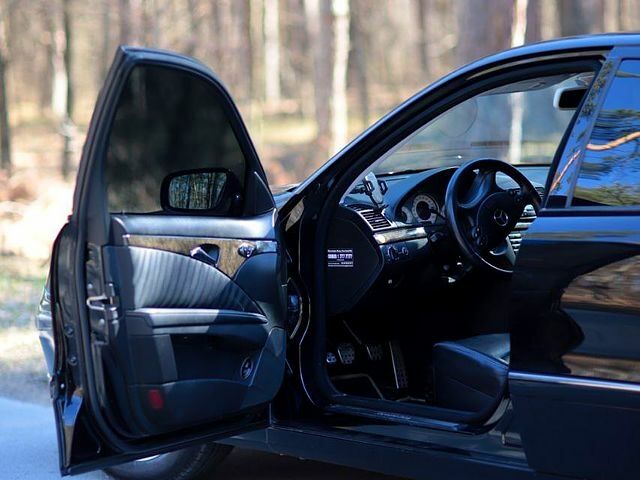 Чорний Мерседес Е-Клас, об'ємом двигуна 3 л та пробігом 293 тис. км за 9700 $, фото 11 на Automoto.ua