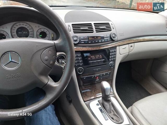 Чорний Мерседес Е-Клас, об'ємом двигуна 3 л та пробігом 165 тис. км за 9950 $, фото 20 на Automoto.ua