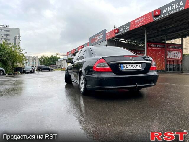 Черный Мерседес Е-Класс, объемом двигателя 1.8 л и пробегом 350 тыс. км за 4700 $, фото 4 на Automoto.ua