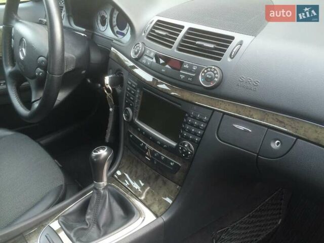 Черный Мерседес Е-Класс, объемом двигателя 1.8 л и пробегом 205 тыс. км за 9999 $, фото 13 на Automoto.ua