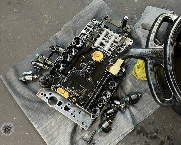 Черный Мерседес Е-Класс, объемом двигателя 3 л и пробегом 400 тыс. км за 8000 $, фото 20 на Automoto.ua