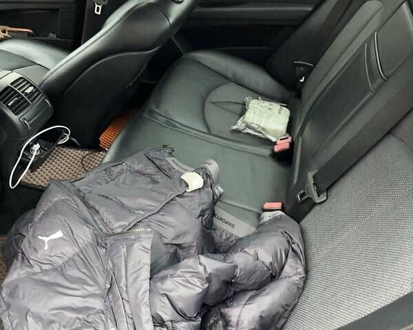 Черный Мерседес Е-Класс, объемом двигателя 3 л и пробегом 256 тыс. км за 9000 $, фото 10 на Automoto.ua