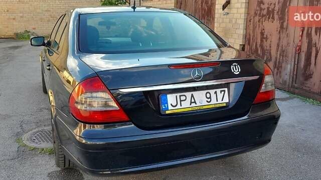 Черный Мерседес Е-Класс, объемом двигателя 2.2 л и пробегом 430 тыс. км за 3536 $, фото 6 на Automoto.ua