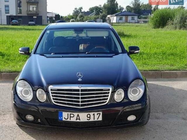 Черный Мерседес Е-Класс, объемом двигателя 2.2 л и пробегом 430 тыс. км за 3536 $, фото 9 на Automoto.ua