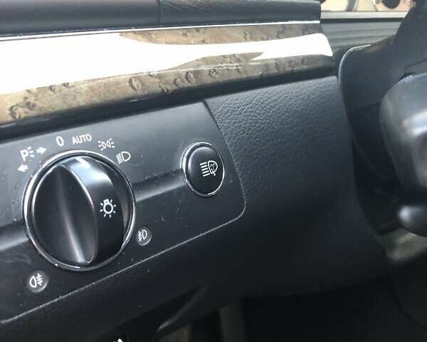 Черный Мерседес Е-Класс, объемом двигателя 1.8 л и пробегом 205 тыс. км за 9999 $, фото 28 на Automoto.ua