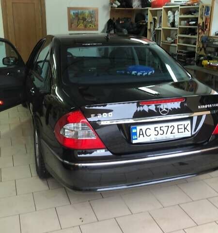 Черный Мерседес Е-Класс, объемом двигателя 1.8 л и пробегом 205 тыс. км за 9999 $, фото 49 на Automoto.ua