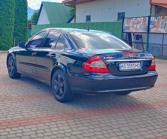 Черный Мерседес Е-Класс, объемом двигателя 1.8 л и пробегом 400 тыс. км за 6000 $, фото 20 на Automoto.ua