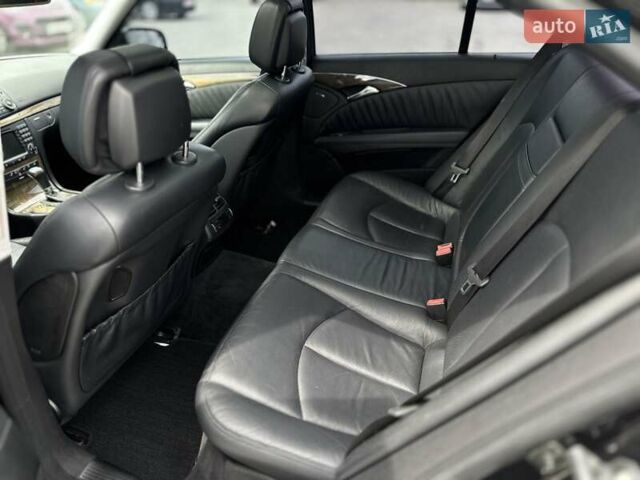 Черный Мерседес Е-Класс, объемом двигателя 3 л и пробегом 333 тыс. км за 10700 $, фото 18 на Automoto.ua