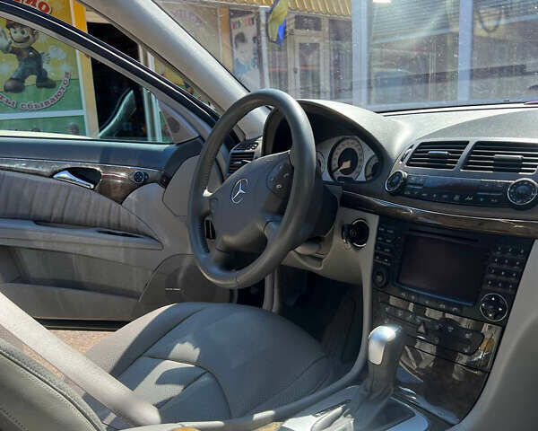 Черный Мерседес Е-Класс, объемом двигателя 3 л и пробегом 270 тыс. км за 9999 $, фото 9 на Automoto.ua