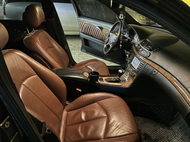 Черный Мерседес Е-Класс, объемом двигателя 3 л и пробегом 300 тыс. км за 9400 $, фото 2 на Automoto.ua