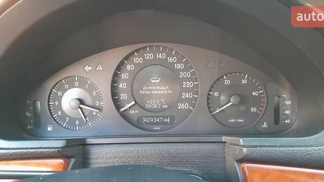 Черный Мерседес Е-Класс, объемом двигателя 2.2 л и пробегом 430 тыс. км за 3536 $, фото 7 на Automoto.ua