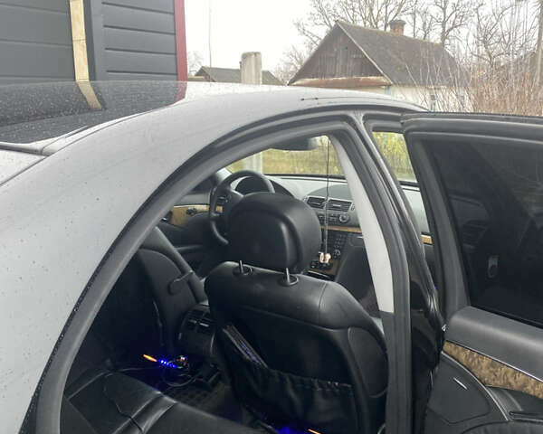 Черный Мерседес Е-Класс, объемом двигателя 2.99 л и пробегом 323 тыс. км за 7650 $, фото 5 на Automoto.ua