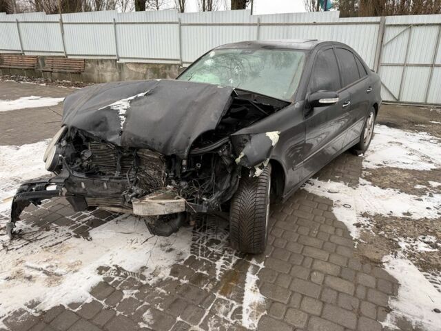 Чорний Мерседес Е-Клас, об'ємом двигуна 3 л та пробігом 300 тис. км за 3500 $, фото 1 на Automoto.ua