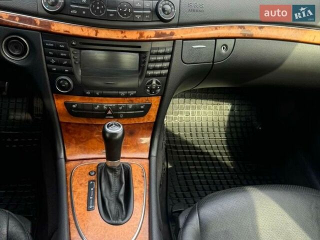 Чорний Мерседес Е-Клас, об'ємом двигуна 2.2 л та пробігом 427 тис. км за 7200 $, фото 5 на Automoto.ua