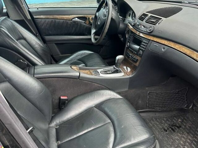 Черный Мерседес Е-Класс, объемом двигателя 3.2 л и пробегом 310 тыс. км за 4800 $, фото 6 на Automoto.ua