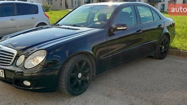 Черный Мерседес Е-Класс, объемом двигателя 2.2 л и пробегом 430 тыс. км за 3536 $, фото 4 на Automoto.ua