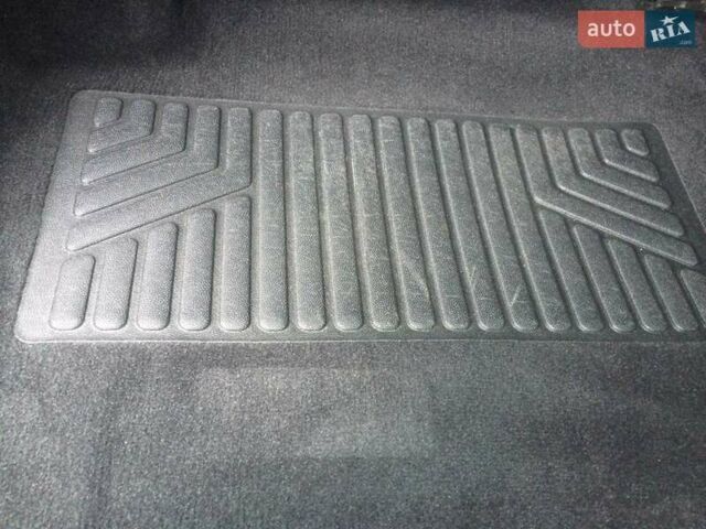 Черный Мерседес Е-Класс, объемом двигателя 1.8 л и пробегом 205 тыс. км за 9999 $, фото 3 на Automoto.ua