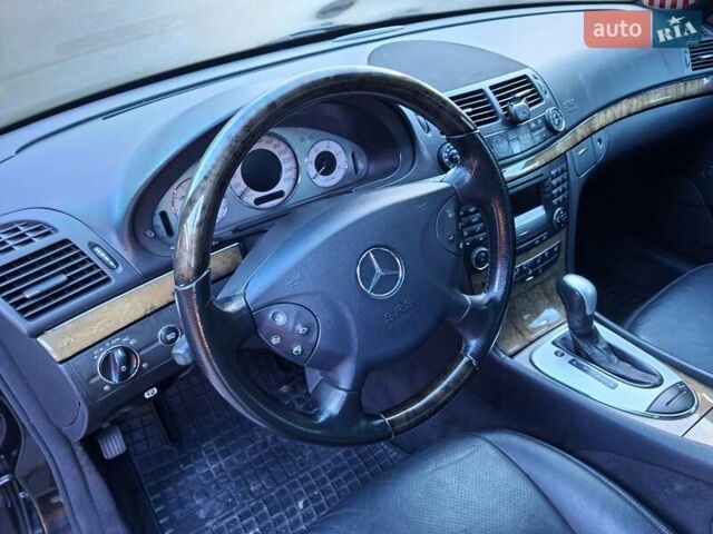 Черный Мерседес Е-Класс, объемом двигателя 3 л и пробегом 325 тыс. км за 8599 $, фото 48 на Automoto.ua