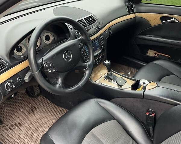 Черный Мерседес Е-Класс, объемом двигателя 3 л и пробегом 256 тыс. км за 9000 $, фото 11 на Automoto.ua