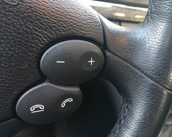 Черный Мерседес Е-Класс, объемом двигателя 1.8 л и пробегом 205 тыс. км за 9999 $, фото 23 на Automoto.ua