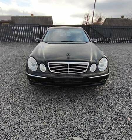 Чорний Мерседес Е-Клас, об'ємом двигуна 3 л та пробігом 400 тис. км за 4500 $, фото 1 на Automoto.ua