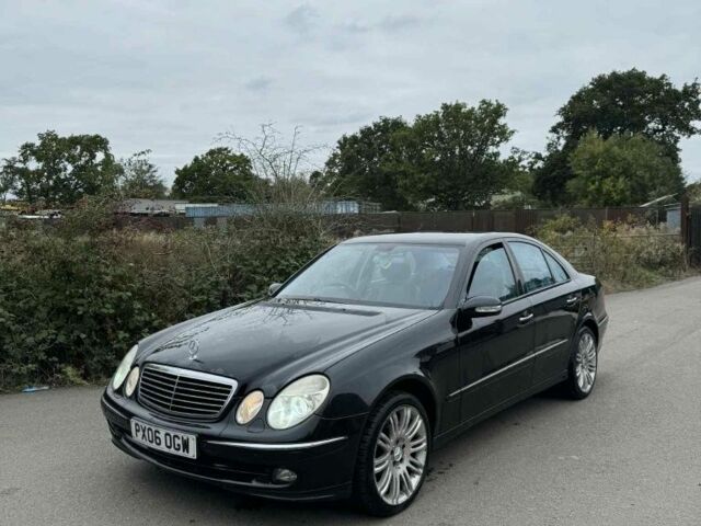 Черный Мерседес Е-Класс, объемом двигателя 3 л и пробегом 350 тыс. км за 3814 $, фото 1 на Automoto.ua