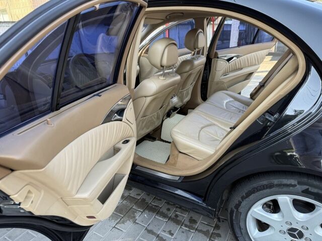 Черный Мерседес Е-Класс, объемом двигателя 3 л и пробегом 270 тыс. км за 7350 $, фото 3 на Automoto.ua