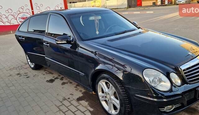 Черный Мерседес Е-Класс, объемом двигателя 2 л и пробегом 270 тыс. км за 8100 $, фото 5 на Automoto.ua