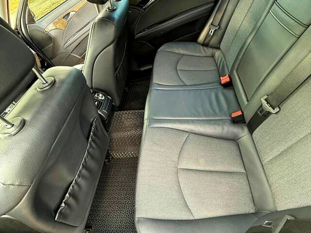 Черный Мерседес Е-Класс, объемом двигателя 3 л и пробегом 107 тыс. км за 12000 $, фото 11 на Automoto.ua